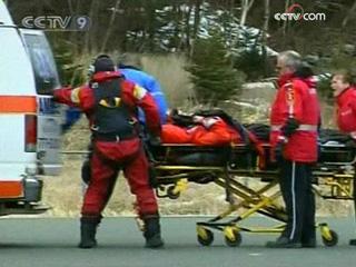 Rescuers in Canada are searching the freezing waters off Newfoundland for 16 missing people, after a helicopter ditched into the ocean after reporting mechanical problems.(CCTV.com)