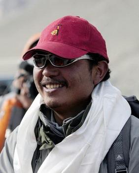 Nyima Cering was not only one of the five torch bearers, he's also the head of the Tibet Mountaineering Guide School, as well as a special correspondent for Xinhua News Agency.