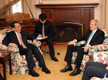 Australian Prime Minister Kevin Rudd (1st R) meets with Li Changchun (1st L), a member of the Standing Committee of the Political Bureau of the Central Committee of the Communist Party of China, in Canberra, capital of Australia, March 21, 2009. (Xinhua/Liu Jiansheng)