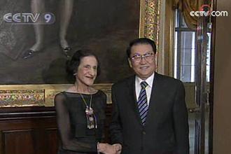 Li Changchun, a senior official of the Communist Party of China, has met with the Governor of New South Wales, Marie Bashir, in Sydney.(CCTV.com)