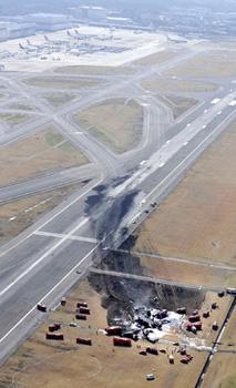 A crashed cargo plane lies at Narita international airport in Chiba, Japan March 23, 2009. [Agencies]