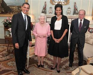 U.S. President Barack Obama (L) and his wife Michelle (2nd R) pose for a photograph with Britain's Queen Elizabeth and Prince Philip, the Duke of Edinburgh, at Buckingham Palace in London April 1, 2009. REUTERS/John Stillwell/Pool