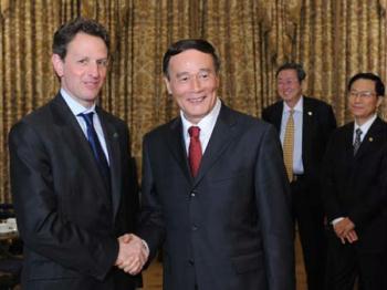 Chinese Vice Premier Wang Qishan (R, front) shakes hands with U.S. Secretary of the Treasury Timothy Geithner in London, Britain, April 2, 2009. (Xinhua/Li Xueren)