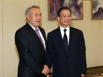 Chinese Premier Wen Jiabao (R) meets with Kazakhstan's President Nursultan Nazarbayev in Sanya, south China's Hainan Province, April 17, 2009. Nazarbayev arrived here to attend the Boao Forum for Asia (BFA) Annual Conference 2009 which would be held in Boao, Hainan from April 17 to 19.(Xinhua/Pang Xinglei)