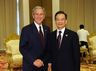 China's Premier Wen Jiabao (R) meets with former U.S. President George W. Bush, in Boao, south China's Hainan Province, April 18, 2009. Bush arrived here to attend the Boao Forum for Asia (BFA) Annual Conference 2009 held from April 17 to 19. (Xinhua/Huang Jingwen)