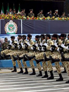 Iran's leading political and military figures have attended a ceremony marking the National Army Day at the Mausoleum of the Founder. (Huanqiu.com Photo)