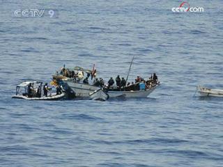 NATO forces have rescued 20 fishermen from a pirate attack in the Gulf of Aden.(CCTV.com)