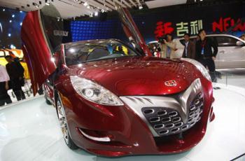 Visitors look at a concept sports car of Geely at the Shanghai auto expo in Shanghai, east China, April 20, 2009. The 13th Shanghai auto expo opened Monday to the media. The event has attracted over 1,500 domestic and foreign automakers.(Xinhua/Pei Xin)