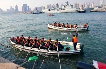 A sampan race has been held off the coast of the eastern Chinese city of Qingdao.
