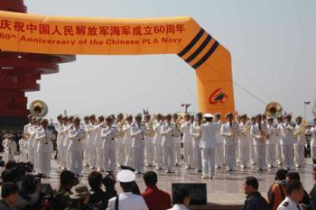 Members of the North China Sea Fleet Military Band of Chinese People's Liberation Army Navy attend a performance in Qingdao, east China's Shandong Province, April 21, 2009. Eight military bands from seven countries attended the performance. (Xinhua/Li Gang)