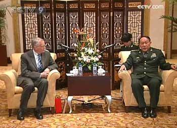 Defense Minister Liang Guanglie has met with grandchildren of General Joseph Warren Stilwell, a United States Army four-star General, best-known for his service in China and Myanmar during World War Two.