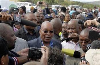 South Africa's ruling African National Congress (ANC) leader Jacob Zuma (C) talks to the media after casting his vote in Nkandla April 22, 2009. South Africans voted on Wednesday in an election expected to preserve the dominance of the ANC despite the strongest opposition challenge since apartheid ended 15 years ago. REUTERS/Rogan Ward
