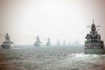A naval parade of the Chinese People's Liberation Army (PLA) Navy warships and aircraft is held in waters off China's port city of Qingdao, east China's Shandong Province, on April 23, 2009.(Xinhua/Li Gang)