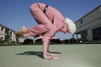 83-year-old Yoga instructor, Bette Calman, performs Yoga moves in Melbourne, Wednesday April 22, 2009. Bette moved to Melbourne to retire 8 years ago, only to find herself back in action again after her daughter Susie, who is also a Yoga instructor, was pestering for fill-in teachers. Despite her senior age, Bette is still practicing and teaching Yoga, teaching up to 11 classes a week. Bette has been practicing Yoga for over 40 years, and has no intention on stopping anytime soon. [Photo: CFP]