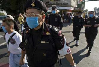 Medical team members wear masks as they walk in downtown Mexico City, capital of Mexico, April 25, 2009. (Xinhua Photo)