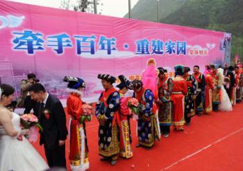 Twenty new couples attend a group wedding at the Jina Qiang Ethnic Minority Village of Beichuan County, southwest China's Sichuan Province, April 26, 2009. (Xinhua/Jiang Hongjing)