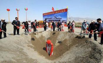 The inauguration ceremony on construction work of the Peace Airport, Xigaze Prefecture, southwestern Tibet, is held on April 29, 2009. (Xinhua/ Chogo)