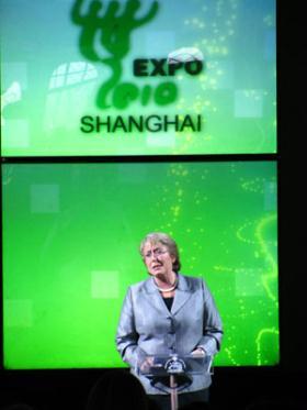Chilean President Michelle Bachelet attends an initiation ceremony for the 2010 Shanghai World Expo in Santiago, capital of chile, April 30, 2009. Bachelet said at the ceremony that Chile hoped to send a message to the Chinese people with its decision to participate in the Shanghai Expo and build an independent pavilion that Chile is a reliable and capable partner. (Xinhua/Zhao Kai)
