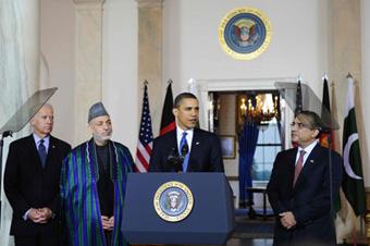 U.S. President Barack Obama (C) talks to reporters as Afghanistan's President Hamid Karzai (2nd L), Pakistan's President Asif Ali Zardari (R) and U.S. Vice President Joe Biden stand on at the White House in Washington May 6, 2009. (Xinhua/Zhang Yan)