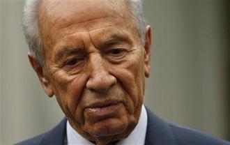 Israeli President Shimon Peres talks reporters outside the West Wing of the White House after meeting with President Barack Obama in Washington, Tuesday, May 5, 2009. (AP Photo/Gerald Herbert)