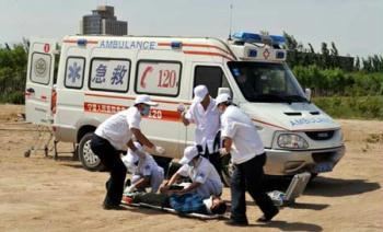Medical staff members attend a quake rescue drill in Yinchuan, capital of Ningxia Hui Autonomous Region, northwest China, May 12, 2009, China's first National Disaster Prevention and Reductin Day on the occasion of the first anniversary of the May 12, 2008 Wenchuan earthquake.(Xinhua Photo)