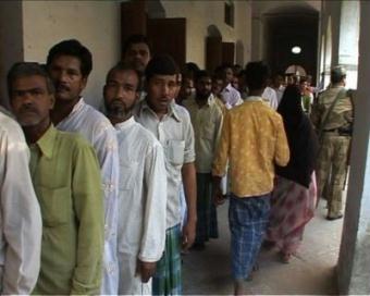 As millions of voters cast their final ballots in India's marathon election, analysts predict no party will emerge with an absolute majority. Duration: 02:08(afp.com)