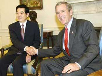 US President George Bush (R) shakes hands with Hu Jintao, then vice-president of China, in the White House during Hu's visit to the United States in the May 1, 2002 file photo. [Chinadaily.com.cn]