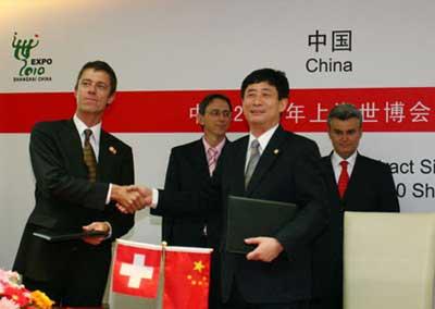 Hong Hao (right), director of Shanghai World Expo Coordination, shakes hands with Manuel Salchli, deputy commissioner general of the Swiss pavilion in the Expo