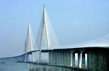 Sutong changjiang river bridge opens to traffic in 2008.