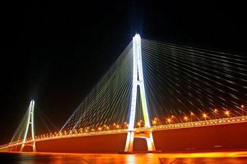 Third Nanjing changjiang river bridge opens to traffic in 2005.