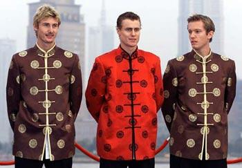 Tang suit evens becomes the favorite of foreigners