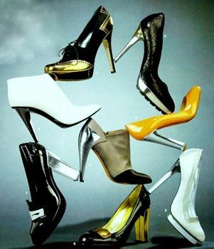 High-heeled shoes always lead the treand.