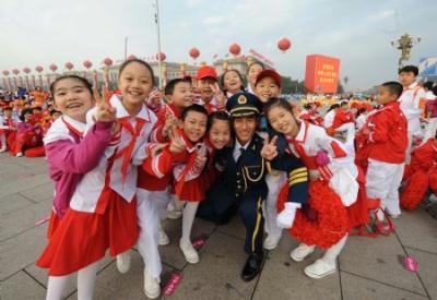 Pupils attending the celebrations for the 60th anniversary of the founding of the People's Republic of China, walk into the Tian'anmen Square in central Beijing, capital of China, Oct. 1, 2009.(Xinhua/Ren Yong)