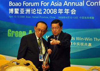 Long Yongtu (R), secretary general of Boao Forum for Asia (BFA), talks with Fidel V. Ramos, former president of the Philippines and chairman of the Board of Directors of BFA, during the BFA Board of Directors Meeting in Boao, south China's Hainan Province, April 10, 2008. The BFA Board of Directors Meeting was held here Thursday before the BFA Annual Conference which will kick off on April 12. (Xinhua Photo)