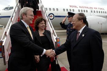 Australian Prime Minister Kevin Rudd (L) shakes hands with Li Changjiang, head of China's General Administration of Quality Supervision, Inspection and Quarantine, upon his arrival at the airport in Sanya, south China's Hainan Province, April 11, 2008. Kevin Rudd is to attend the annual meeting 2008 of the Boao Forum for Asia (BFA), to be opened in Boao, also in Hainan Province, on April 12. (Xinhua Photo)