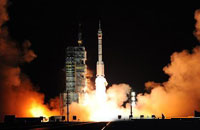 China´s manned spacecraft Shenzhou-7 blasts off on space walk mission