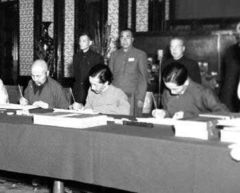 Delegates from Tibetan local government signed on the agreement, May 23, 1951. (Xinhua Photo)