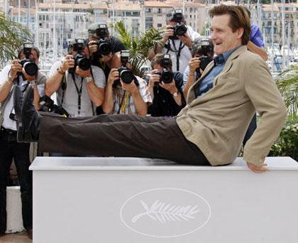 Cast member Bill Pullman sits on the podium during a photocall for the film "Surveillance" by U.S. director Jennifer Lynch at the 61st Cannes Film Festival May 21, 2008.(Xinhua/Reuters Photo)