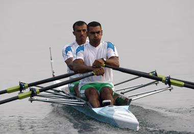 Haidar Nozad and Hussein Jebur (R) of Iraq take part in the men's double scull heat 2 rowing competition during the Beijing 2008 Olympic Games at Shunyi Olympic Rowing Park August 9, 2008. [Agencies] 