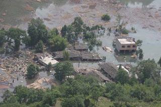 Photo taken on May 22, 2008 shows an airscape of a village submerged by the lakes formed after the massive May 12 earthquake in Xuanping Village, Beichuan County, southwest China's Sichuan Province.(Xinhua Photo)