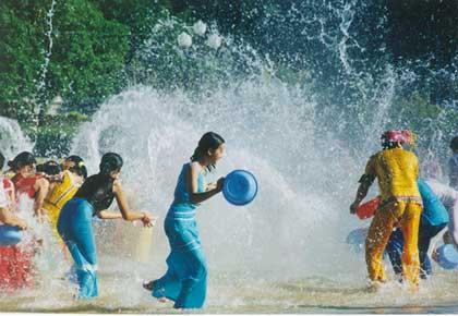 Water-Splashing Festival of Dai is the most influential festival in Yunnan Province