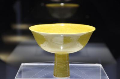 Under-glazed yellow bowl on high foot with design of lotus (Porcelain, 16th century)