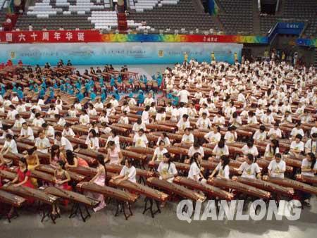 1000 performers play guzheng at music festival