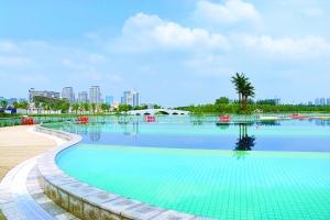 Chaoyang Park beach opens to the public on August 1