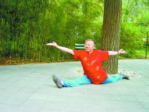 For 15 years, a tai-chi master in his seventies has been teaching for free