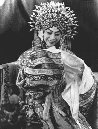 Mei Lanfang plays imperial concubine Yang Yuhuan in his signature episode "Drunken Beauty" in the 1950s.