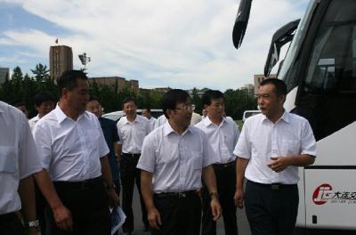Li Wancai, acting mayor of Dalian, is seen on a site inspection for the new energy buses in a coastal city of Dalian, China. The new energy vehicles, one of the highlights of the Summer Davos, will be used during the meeting.