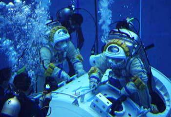 Chinese astronauts practice manoeuvring in a water tank designed to simulate the low-gravity environment of space.(Xinhua File Photo)