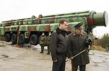 Russia's President Dmitry Medvedev (L) and Commander of Russia's Strategic Missile Forces Col.-Gen. Nikolai Solovtsov visit cosmodrome Plesetsk, which is nestled among the taiga forests of Russia's north, October 12, 2008. (Xinhua/Rueters Photo)