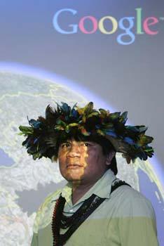 Chief Almir Surui from the Surui-Paiter Indigenous people of Brazil, attends the launch of the new Google Earth Outreach programme in London April 10, 2008. (Xinhua/Reuters File Photo)